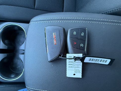 New 2026 GMC Canyon Elevation w/ LPO, Sports Bar Package image 34