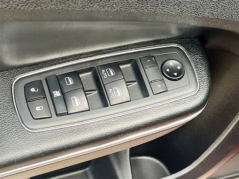 Used 2020 Chrysler 300 Touring w/ Chrome Appearance Package image 17