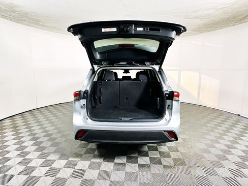 Used 2023 Toyota Highlander LE image 31