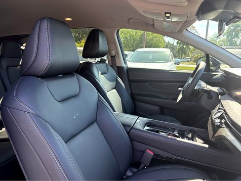 Used 2025 Nissan Murano SV AWD/4WD image 10