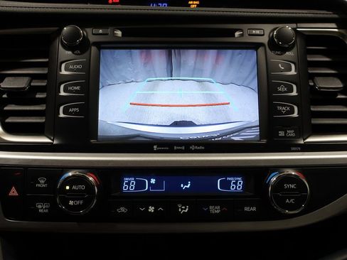 Used 2018 Toyota Highlander XLE image 29