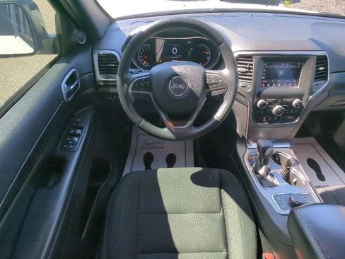 Used 2019 Jeep Grand Cherokee Laredo image 7