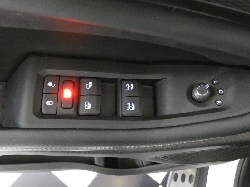 Used 2025 Jeep Grand Cherokee Altitude RWD image 21