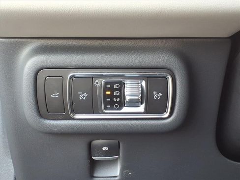 Certified 2025 Lincoln Nautilus Reserve AWD/4WD image 22