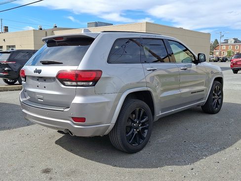 Used 2020 Jeep Grand Cherokee Altitude image 4