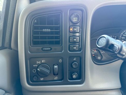 Used 2004 Chevrolet Silverado 2500 LT w/ Skid Plate Package image 18