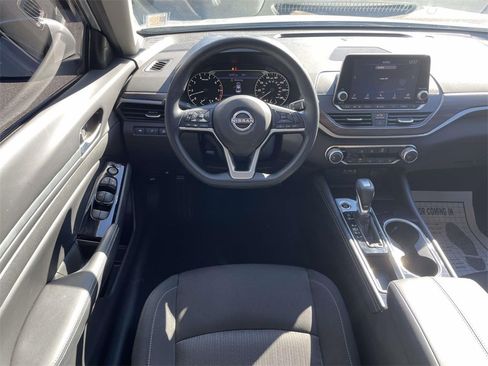 Used 2023 Nissan Altima 2.5 SV image 14
