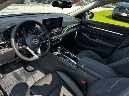 New 2025 Nissan Altima 2.5 SR w/ SR Premium Package image 18
