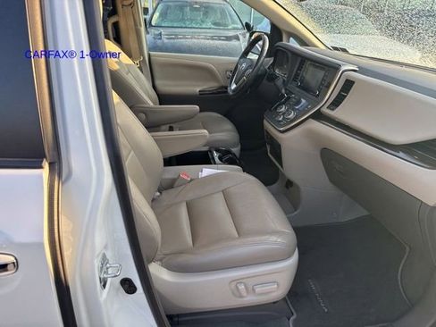 Used 2019 Toyota Sienna XLE Premium image 3