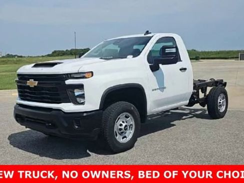 Used 2024 Chevrolet Silverado 2500 W/T image 4