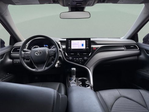 Used 2023 Toyota Camry SE image 9