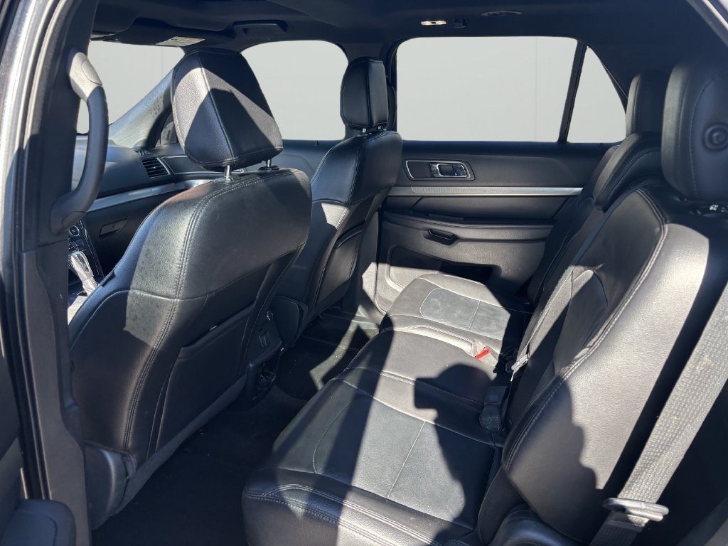 Used 2018 Ford Explorer XLT w/ Equipment Group 202A AWD/4WD image 12