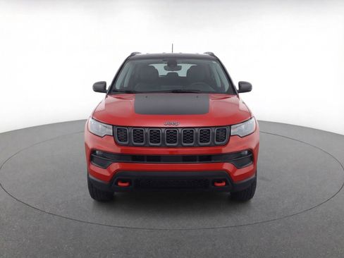 Used 2025 Jeep Compass Trailhawk image 2