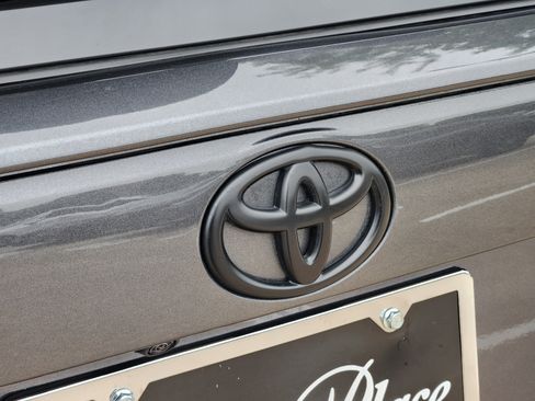 Used 2025 Toyota RAV4 XLE AWD/4WD image 38