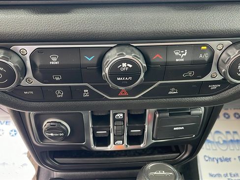 New 2025 Jeep Gladiator Sport image 23