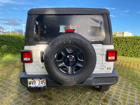 Used 2023 Jeep Wrangler Sport image 6