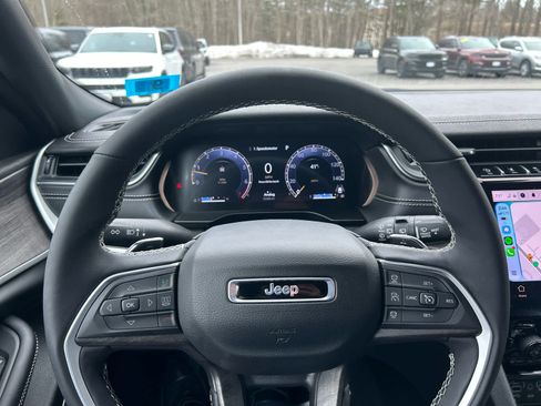 Used 2025 Jeep Grand Cherokee L Limited w/ Black Appearance Package image 23
