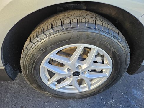 Used 2024 Ford Edge SEL image 12