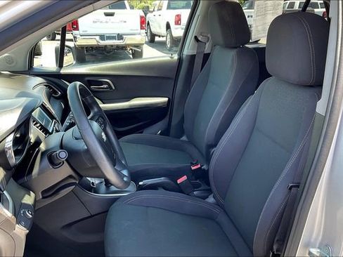 Used 2017 Chevrolet Trax LS w/ Fleet Convenience Package AWD/4WD image 25