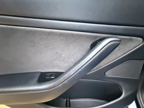 Used 2019 Tesla Model 3 Standard Range Plus image 14