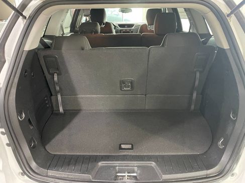 Used 2017 Chevrolet Traverse LT image 8