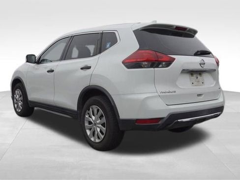Used 2017 Nissan Rogue S image 6