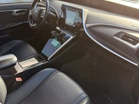 Used 2017 Toyota Mirai image 5