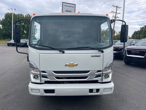 Used 2024 Chevrolet Low Cab Forward image 8