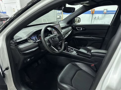 Used 2024 Jeep Compass Trailhawk image 28