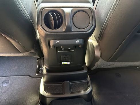 Used 2022 Jeep Wrangler Unlimited Sahara AWD/4WD image 20