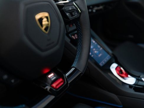 Used 2020 Lamborghini Huracan EVO image 35