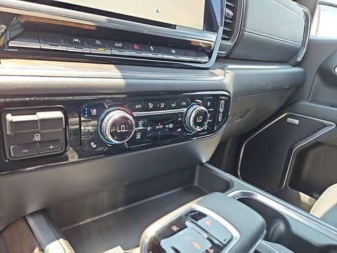 Used 2025 GMC Sierra 1500 SLT RWD image 19