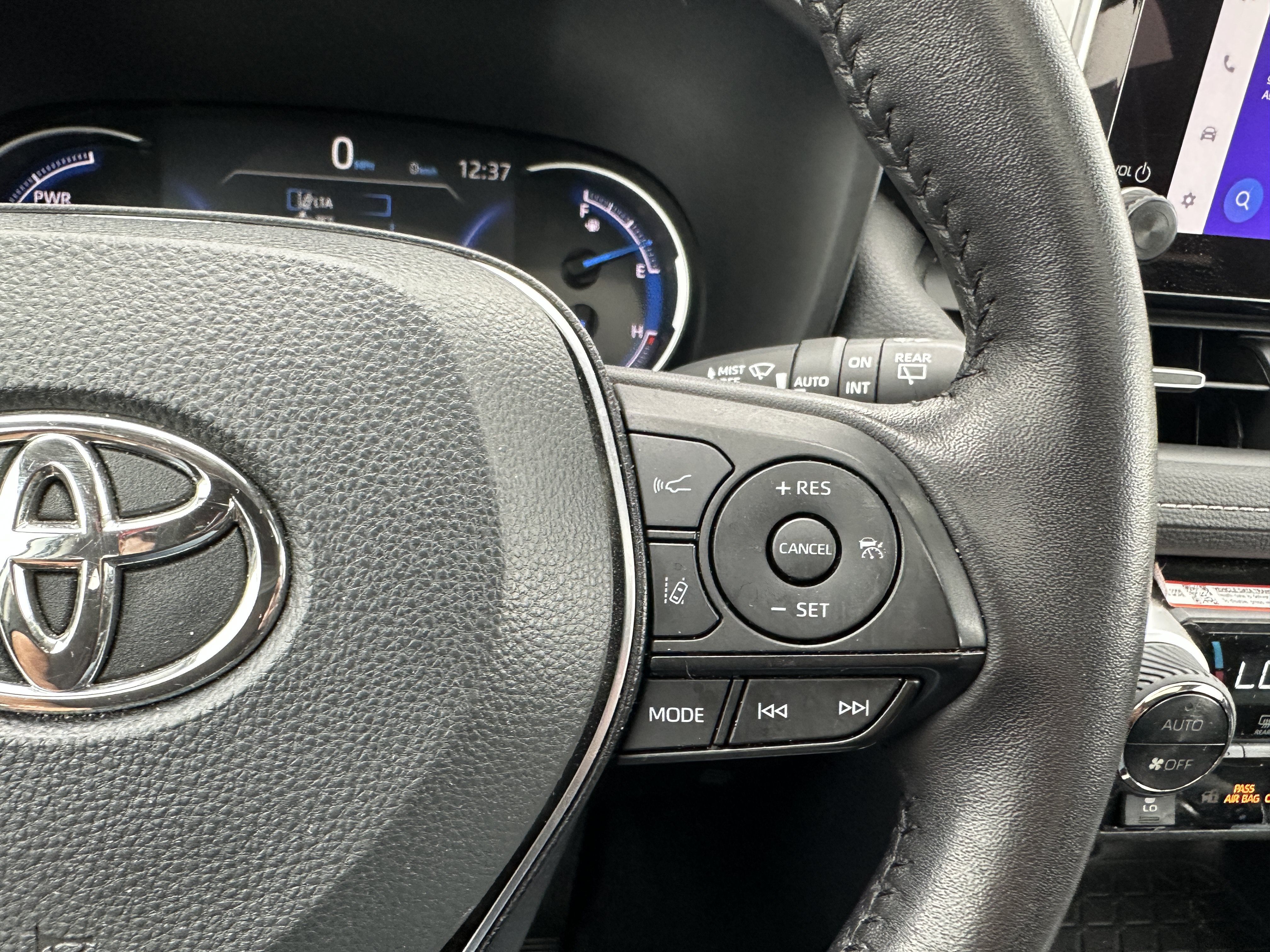Used 2025 Toyota RAV4 XLE Premium AWD/4WD image 25