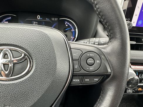 Used 2025 Toyota RAV4 XLE Premium AWD/4WD image 25
