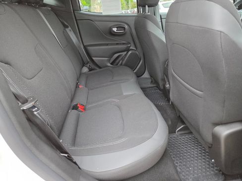 Used 2022 Jeep Renegade Altitude AWD/4WD image 18