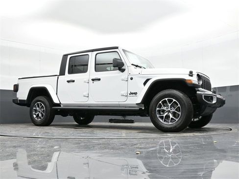 Used 2024 Jeep Gladiator Sport image 39