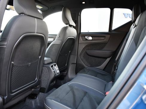 Certified 2025 Volvo XC40 B5 Plus image 17