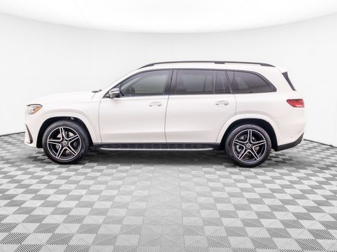 Used 2024 Mercedes-Benz GLS 450 4MATIC image 2