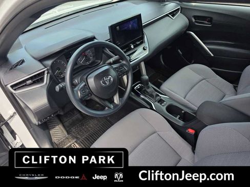 Used 2024 Toyota Corolla Cross AWD Hybrid image 11