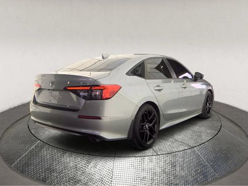 Used 2022 Honda Civic Sport image 2