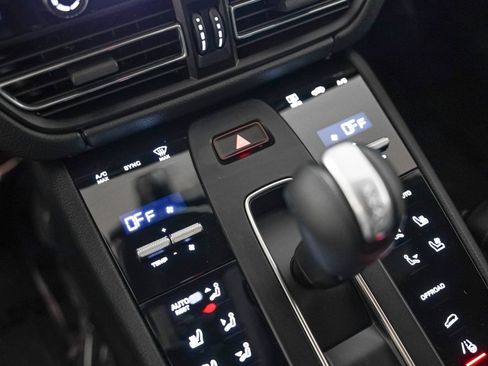 Certified 2025 Porsche Macan S image 21