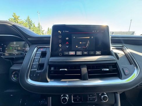 Used 2024 GMC Yukon XL SLT w/ SLT Luxury Package AWD/4WD image 26