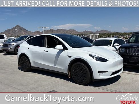 Used 2023 Tesla Model Y Long Range AWD/4WD image 1