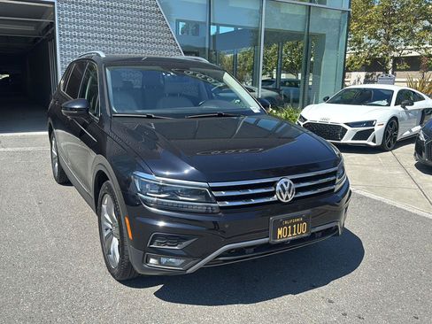 Used 2018 Volkswagen Tiguan SEL Premium w/ 3rd Row Seat Package AWD/4WD image 4