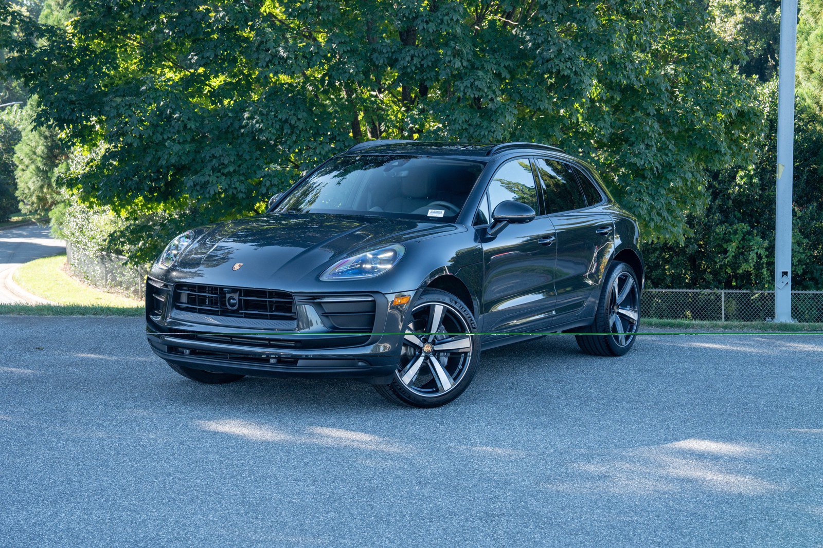 Certified 2026 Porsche Macan AWD/4WD image 1