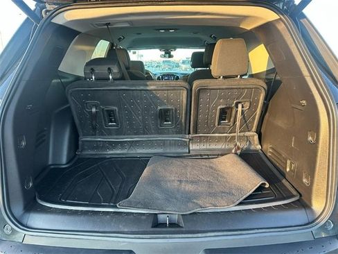Used 2021 Chevrolet Traverse LT image 5