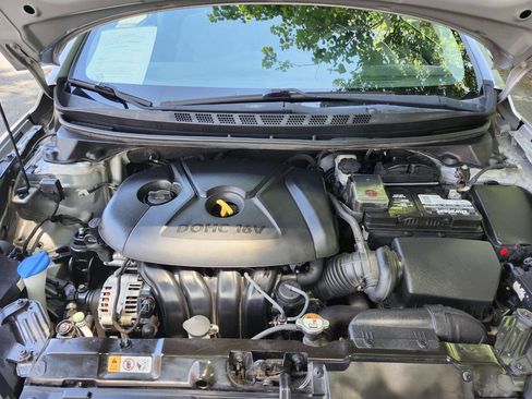 Used 2014 Hyundai Elantra SE w/ Option Group 02 FWD image 18