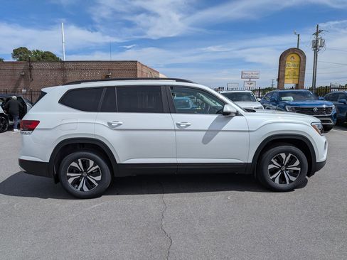 New 2026 Volkswagen Atlas SE FWD image 2