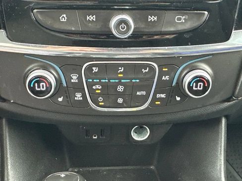 Used 2018 Chevrolet Traverse LT FWD image 25