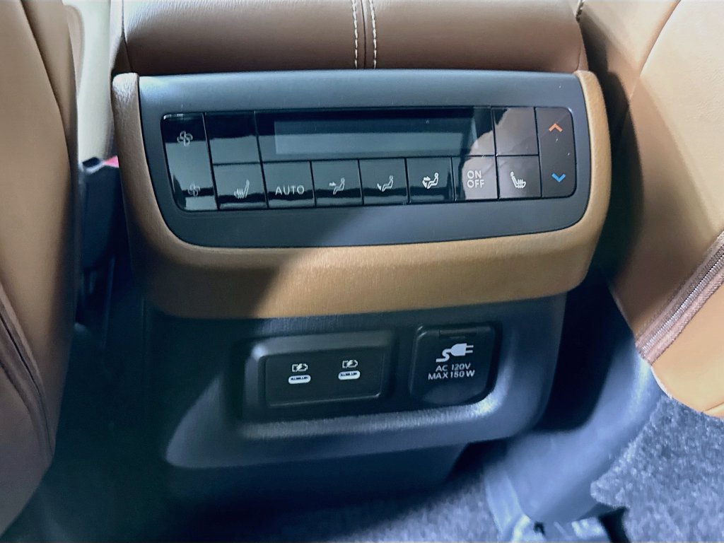 Certified 2026 Nissan Pathfinder Platinum AWD/4WD image 29